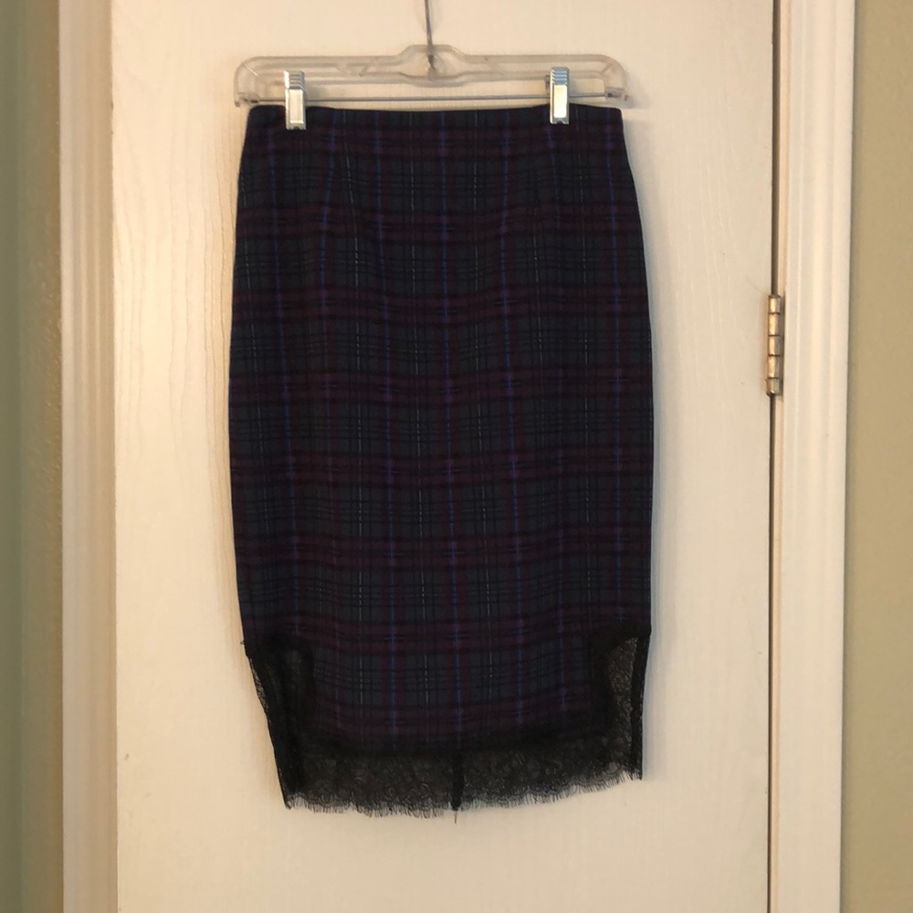Size 6 pencil skirt. With lace detail on the bottom and side.